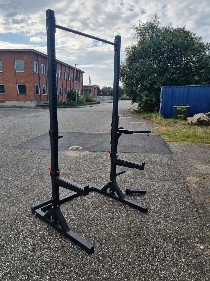 Komplet homegym med Pro Squat Rack, der viser stativet som det centrale træningsudstyr.