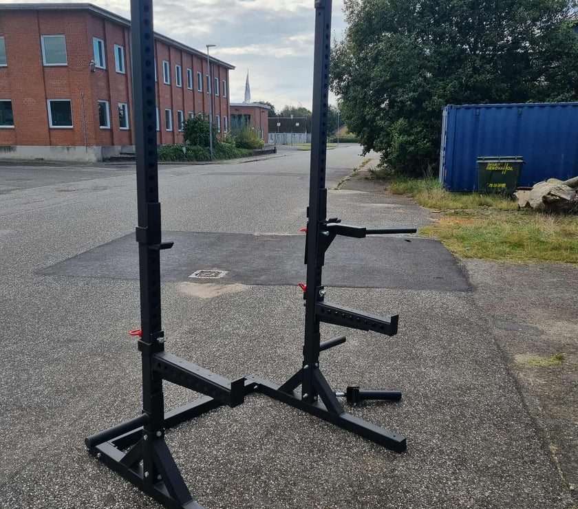 Komplet homegym med Pro Squat Rack, der viser stativet som det centrale træningsudstyr.