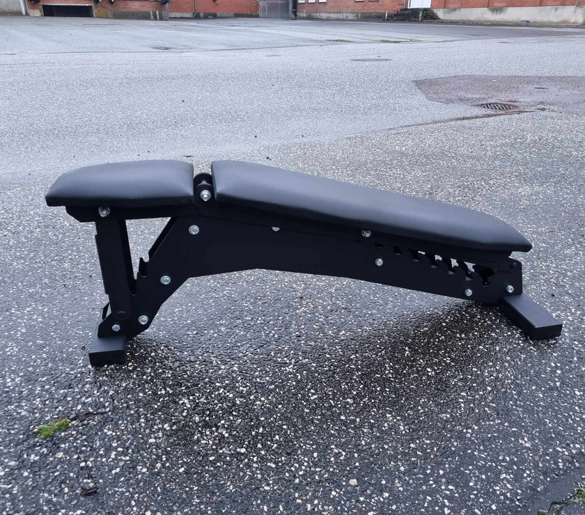 Træningsbænk Strong Black | Justerbar | 300 kg Kapacitet | Til Styrketræning gym4all