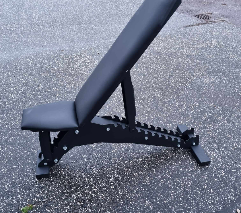 Træningsbænk Strong Black | Justerbar | 300 kg Kapacitet | Til Styrketræning gym4all