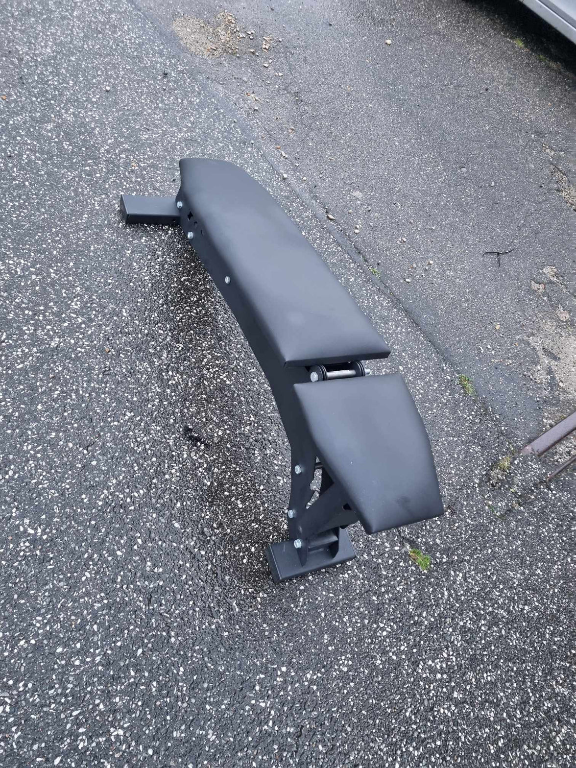 Træningsbænk Strong Black | Justerbar | 300 kg Kapacitet | Til Styrketræning gym4all