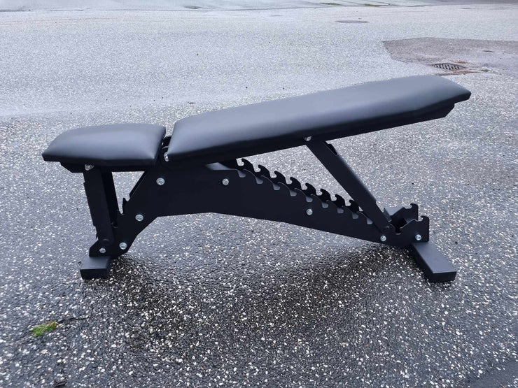Træningsbænk Strong Black | Justerbar | 300 kg Kapacitet | Til Styrketræning gym4all