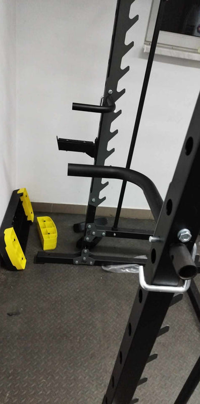 Smith Machine Half Rack – Multifunktionelt Squat Rack med Pull-Up Bar gym4all