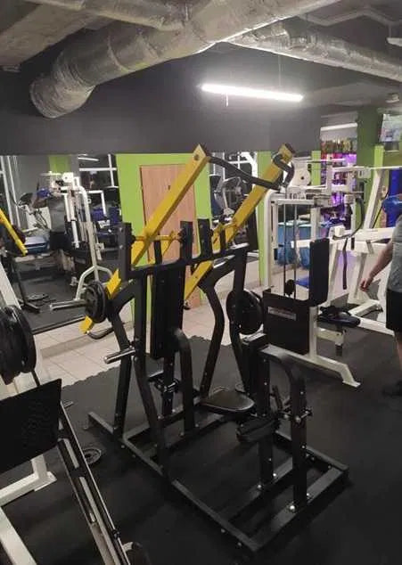 Pladebelastet Isolateral Bryst og Ryg Maskine - Professionel