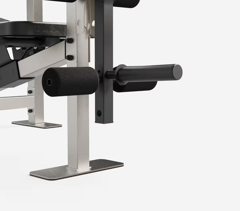 Træningsbænk med stativer og moduler til biceps og ben gym4all