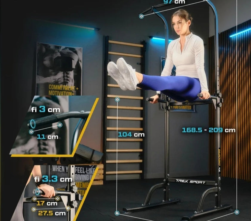 Eksempel på overkropstræning med Trex Pull Up Dips Stativ – kvinde laver chin-ups.